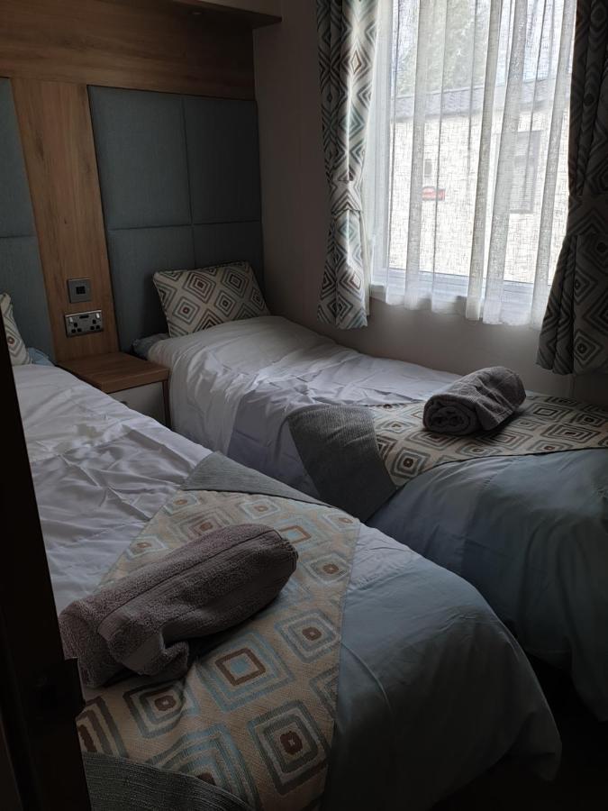 טאטרשאל Luxury Tattersall Lakes Hot Tub Staycation 6 Berth Luxury Caravan מראה חיצוני תמונה